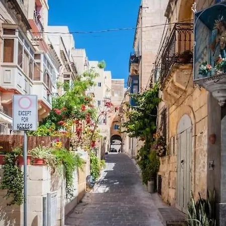 Stunning 3br Steps Away From Seafront By 360 Estates * スリーマ