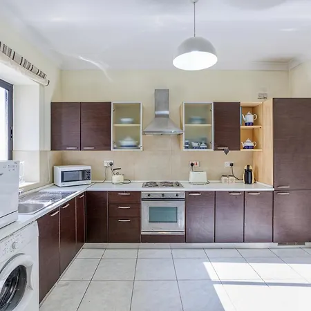 Stunning 3br Steps Away From Seafront By 360 Estates *