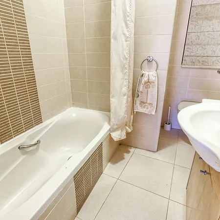Stunning 3br Steps Away From Seafront By 360 Estates アパート スリーマ
