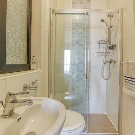 Stunning 3br Steps Away From Seafront By 360 Estates スリーマ